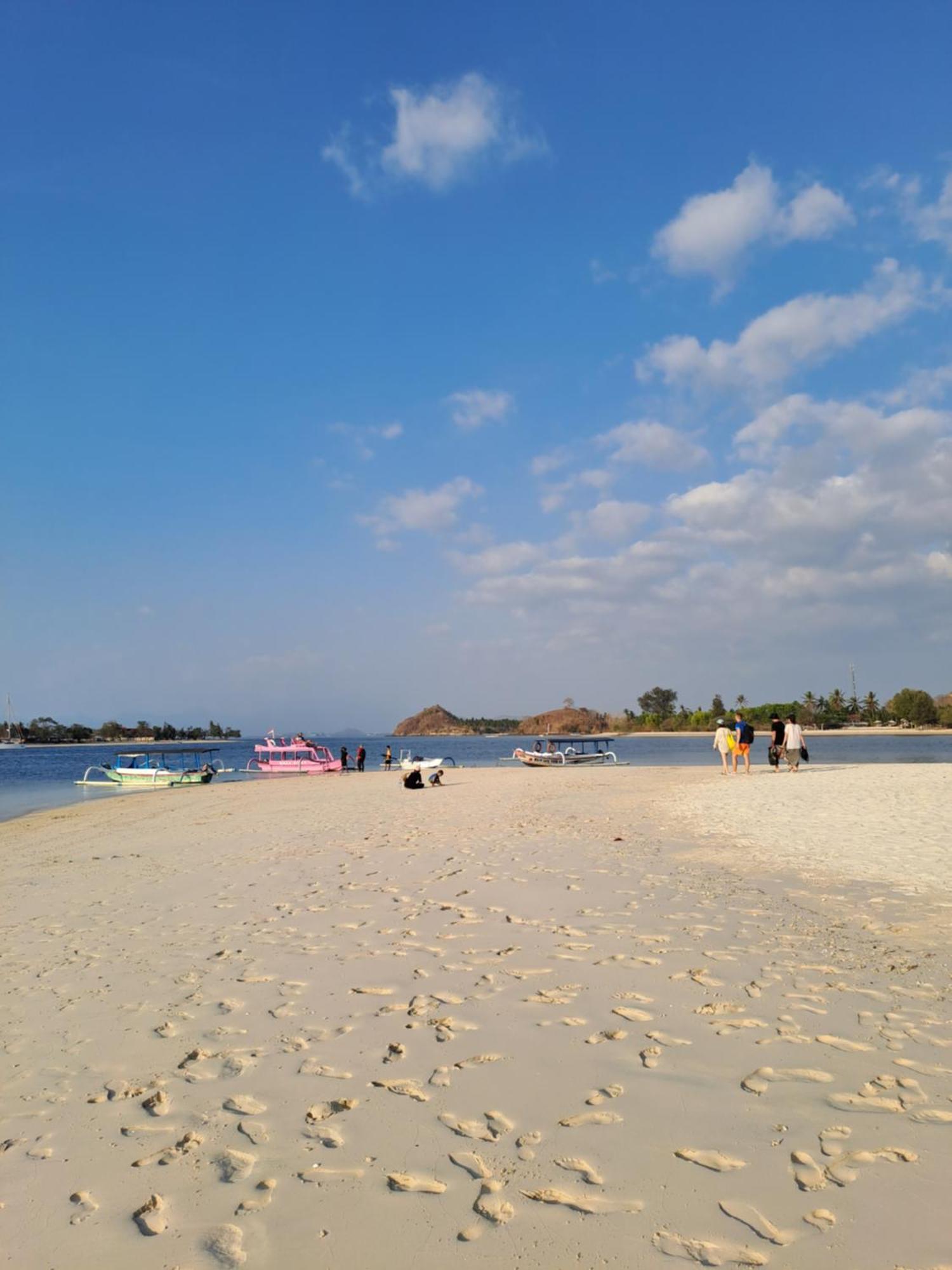 Kubu Pilatus - Family House Lombok Villa Tjakranegara ภายนอก รูปภาพ
