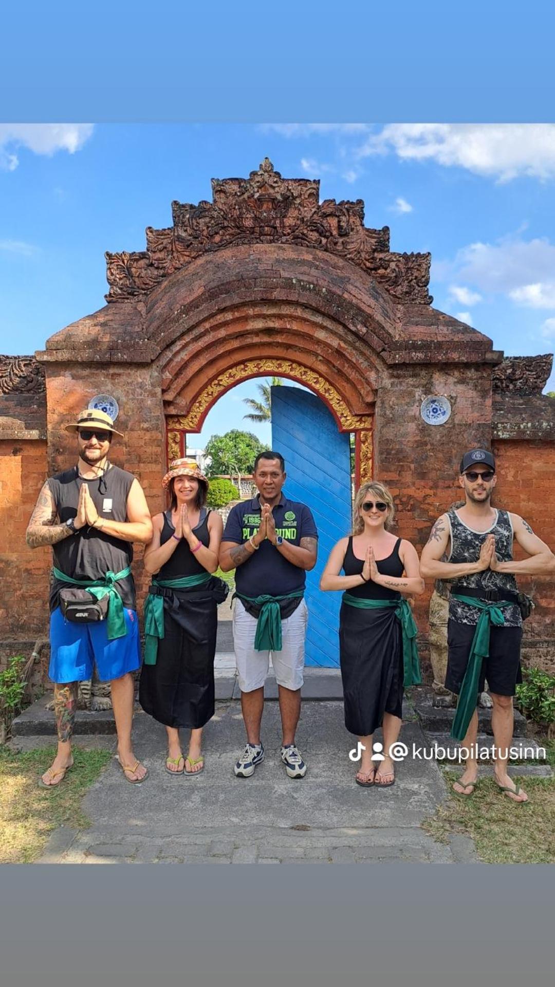 Kubu Pilatus - Family House Lombok Villa Tjakranegara ภายนอก รูปภาพ