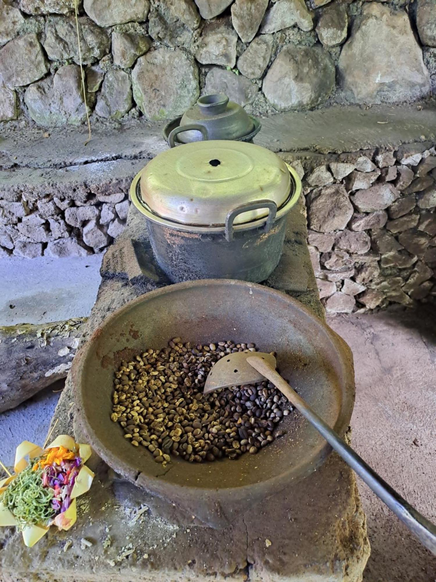 Kubu Pilatus - Family House Lombok Villa Tjakranegara ภายนอก รูปภาพ